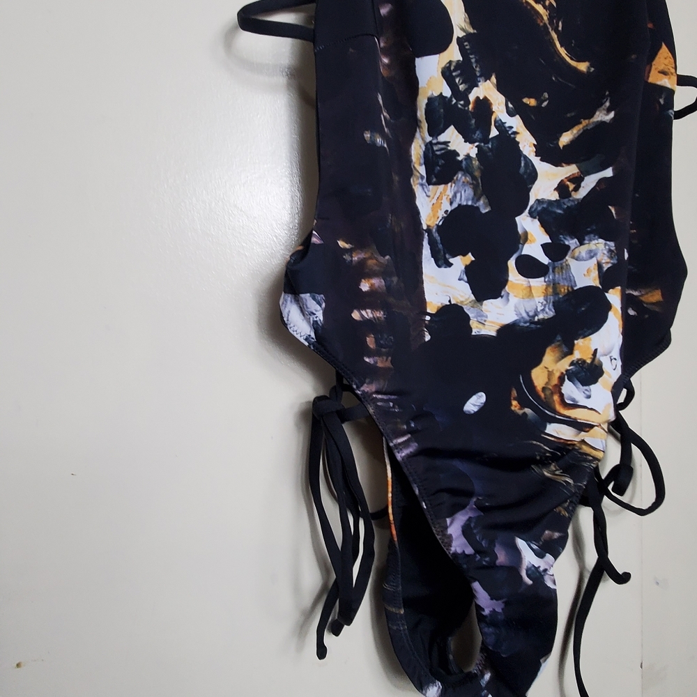 Beautiful bikini - Picture 8 of 11